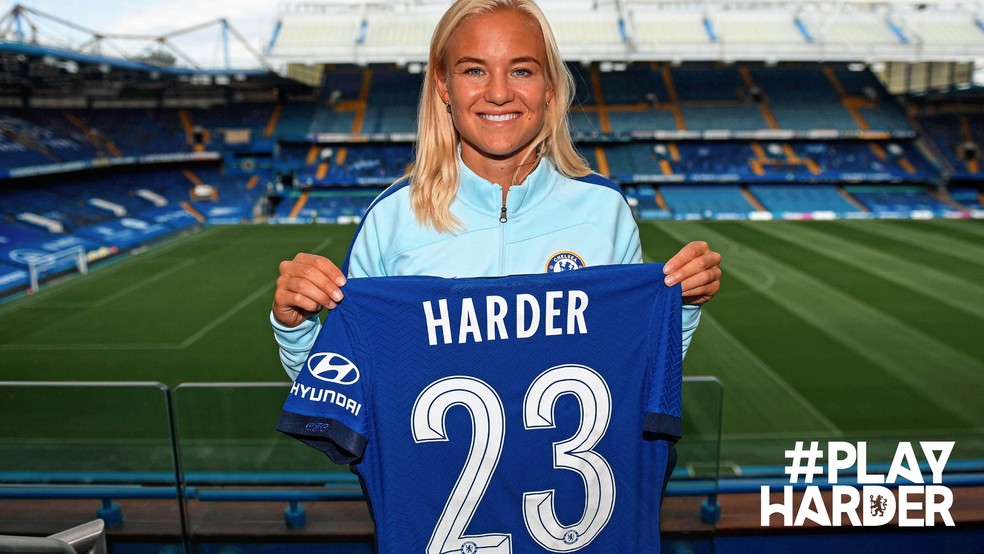 Chelsea faz maior contratação da história do futebol feminino